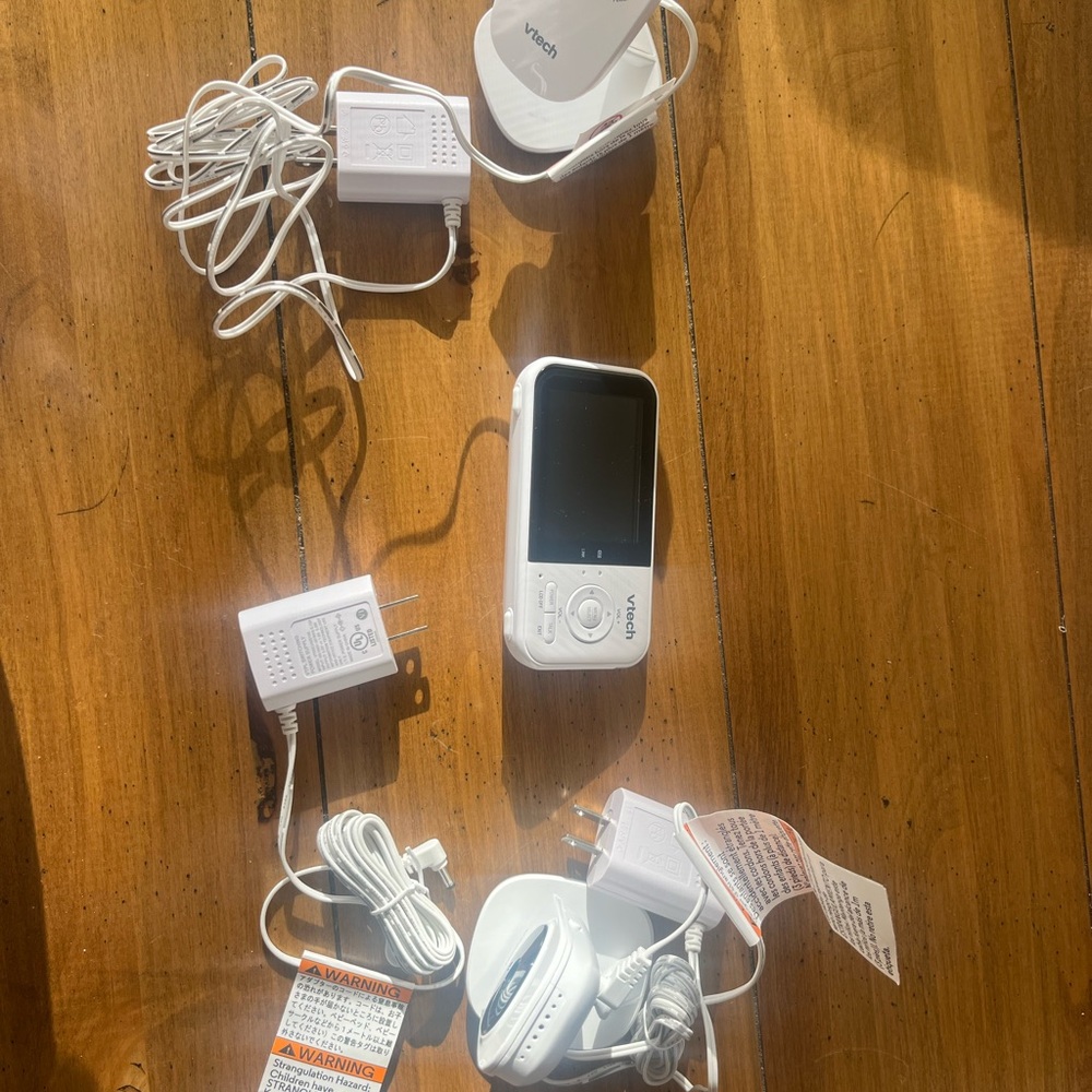 White Baby Monitor with Cameras for travel